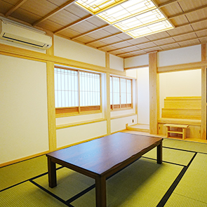 蜂岡町の家