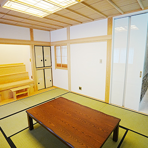 蜂岡町の家