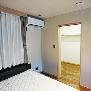 蜂岡町の家